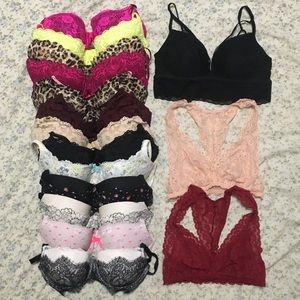 ❗️SOLD❗️ Victorias Secret Lot of 16 Bras Size 32D
